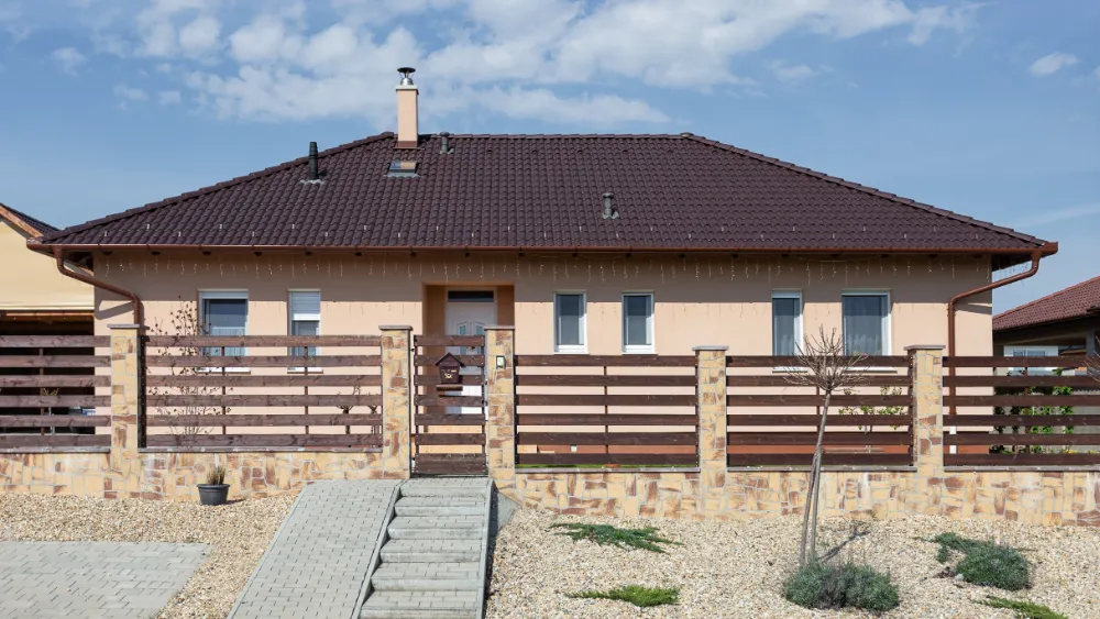 Családi házak